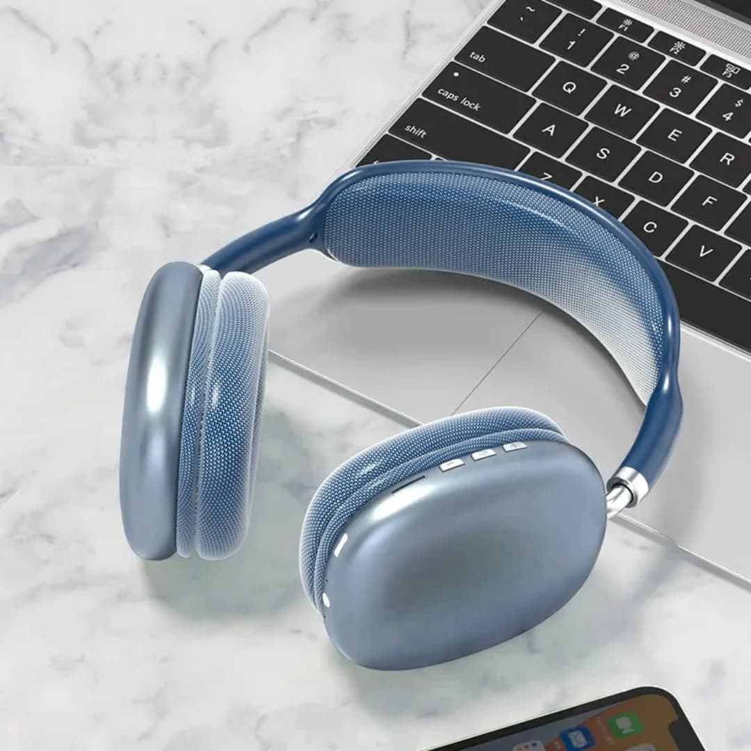 Vista superior de estuche y auriculares azules con diseño moderno