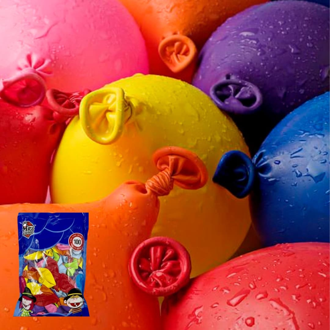 Globos biodegradables Mr. Globo formando arco decorativo en evento al aire libre