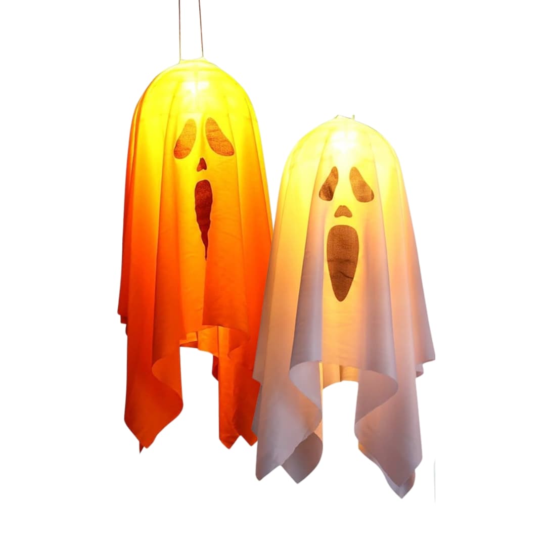 Ambas linternas (blanca y naranja) encendidas en decoración escalofriante