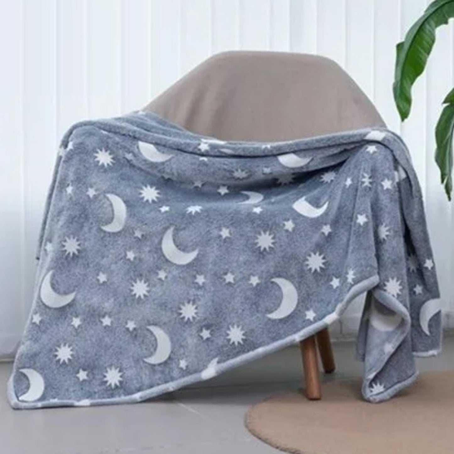 Diseño elegante y suave al tacto, ideal para dormitorios modernos.