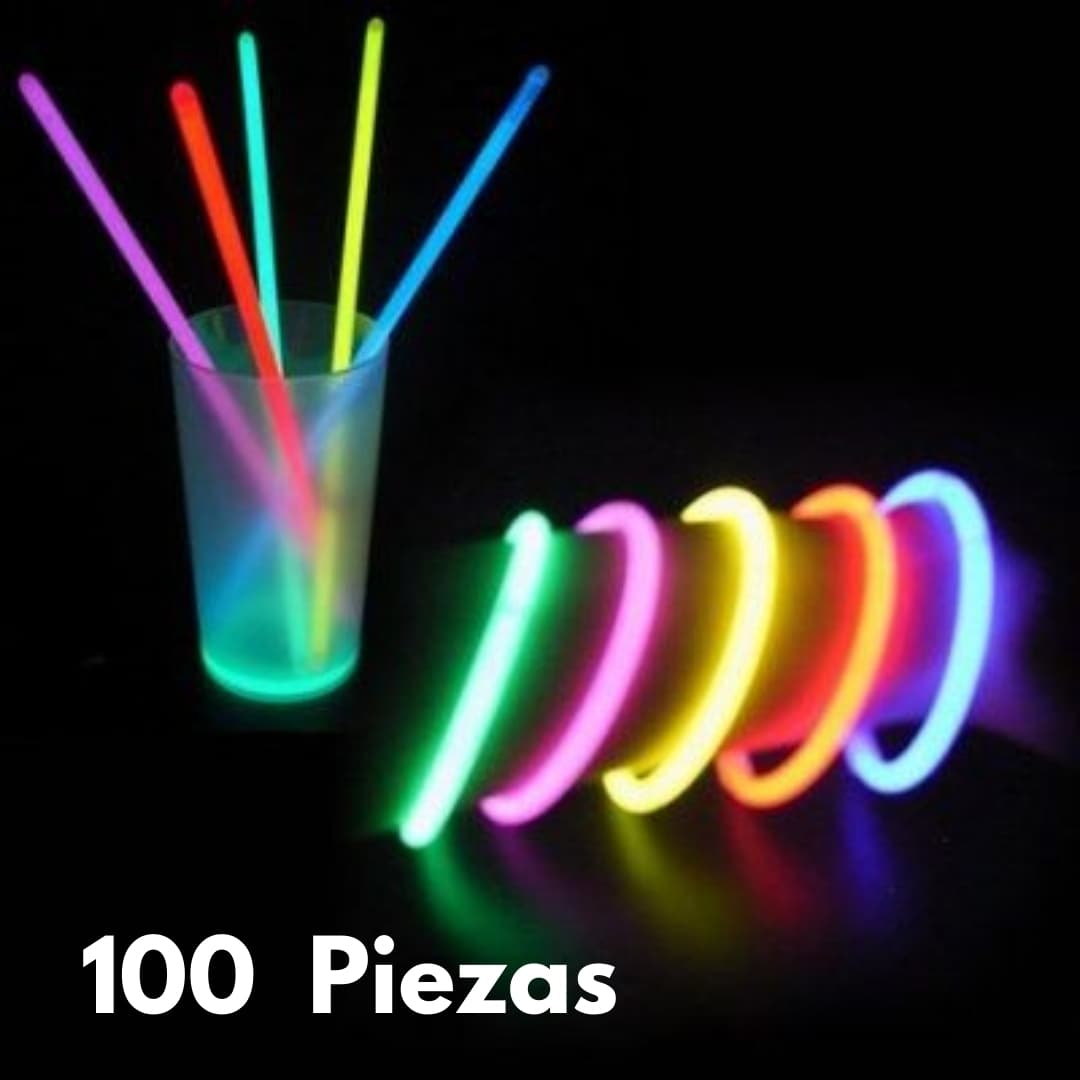 Pulseras Lumi Flex activadas, formando un círculo luminoso multicolor en la oscuridad