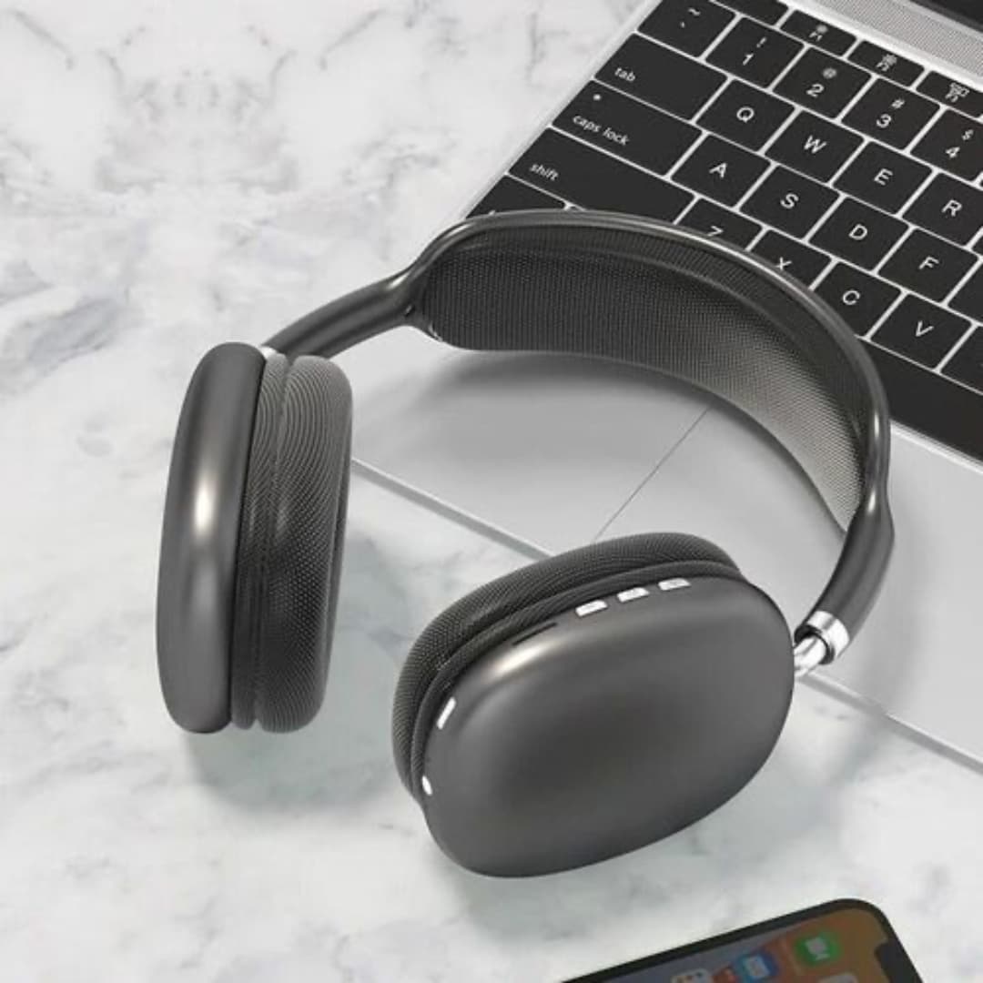Vista frontal de auriculares inalámbricos negros con diseño ergonómico