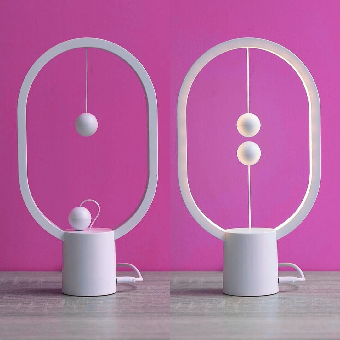Lámpara de equilibrio con interruptor magnético conectada mediante cable USB