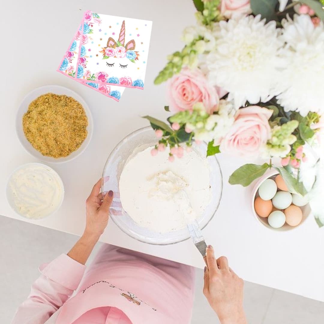 Servilletas unicornio desechables combinables con platos y vasos de la colección temática