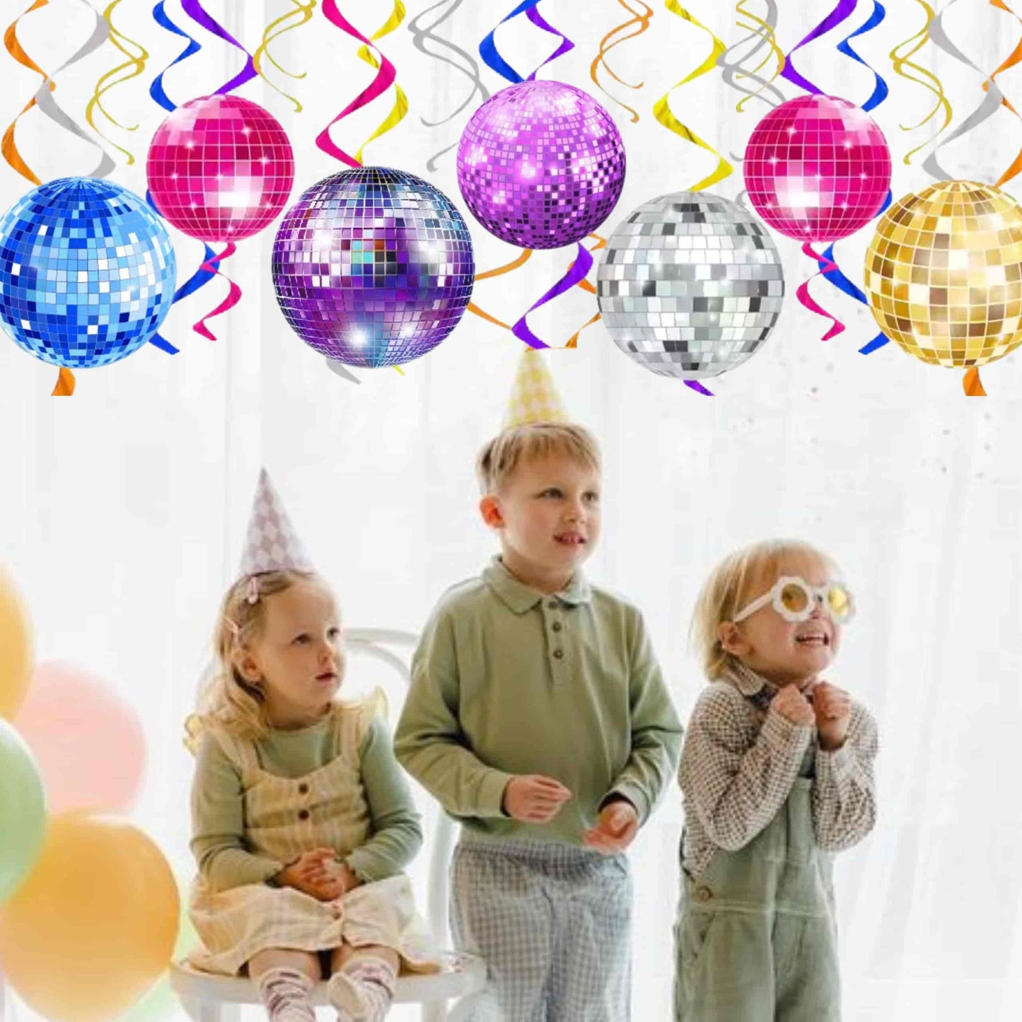 Vista cercana de los materiales brillantes y reflectantes del kit de decoración disco, destacando su calidad y diseño