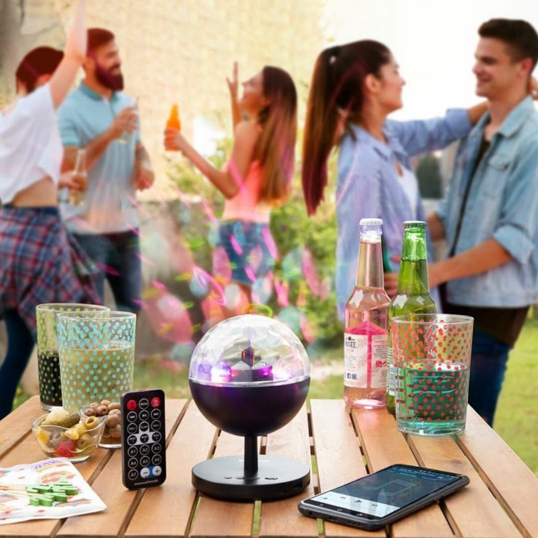 Altavoz LED Bluetooth con luz giratoria multicolor, perfecto para terrazas y jardines