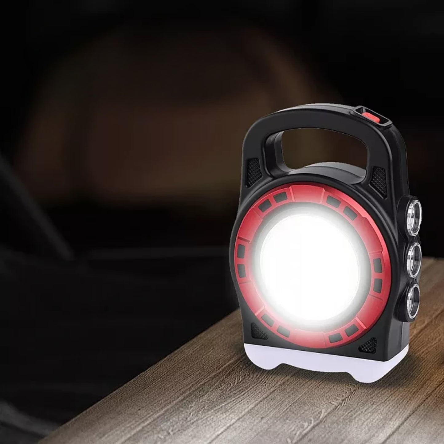Luz de emergencia con certificación IP65 y diseño compacto