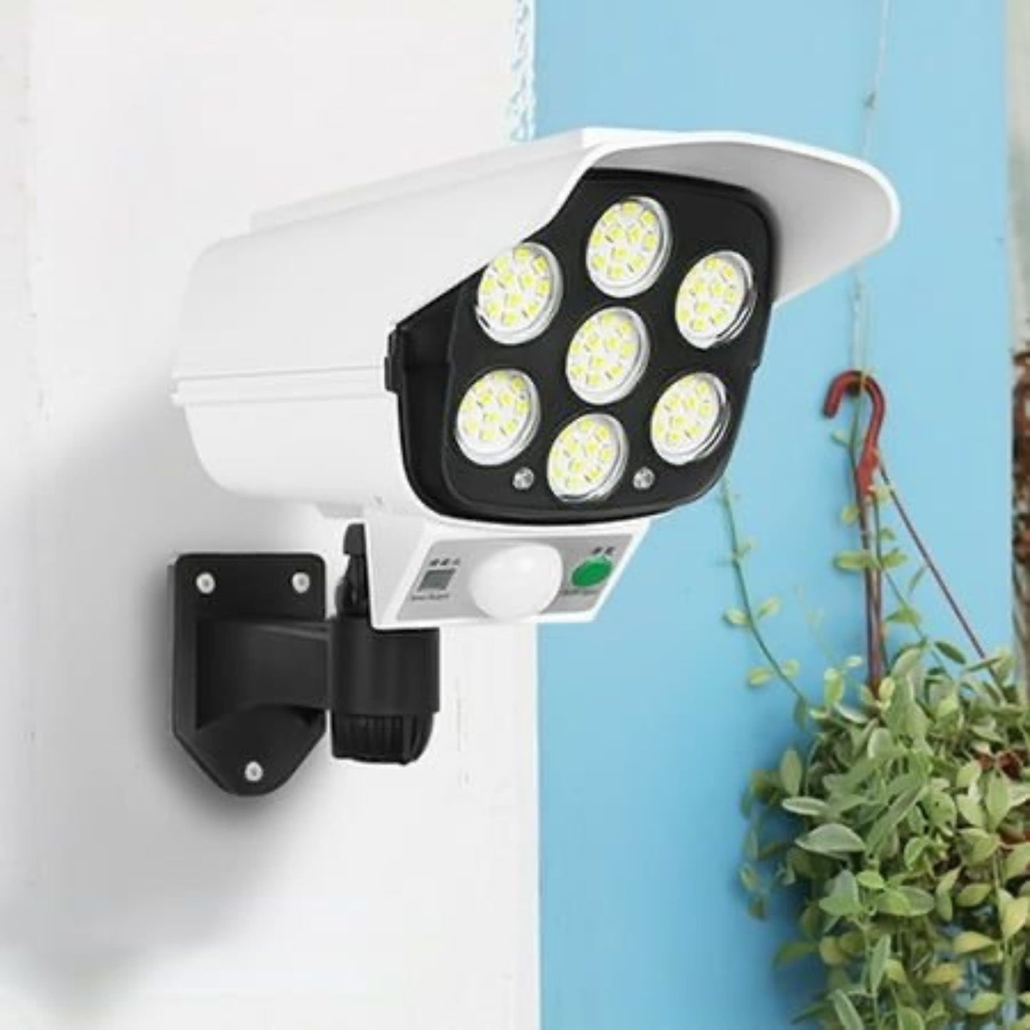Foco solar con sensor de movimiento y montaje en pared