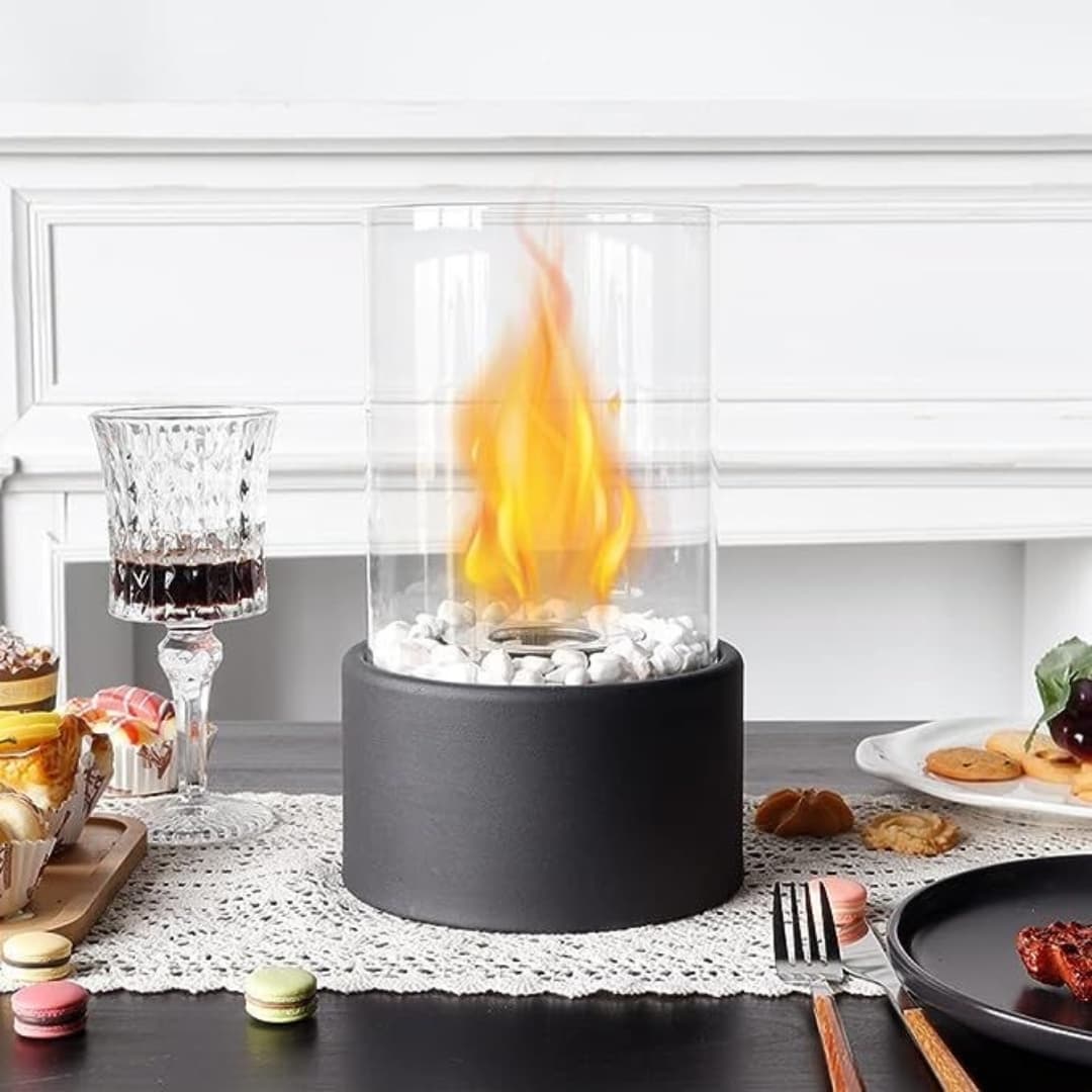 Vista superior de la chimenea de sobremesa con diseño compacto y elegante