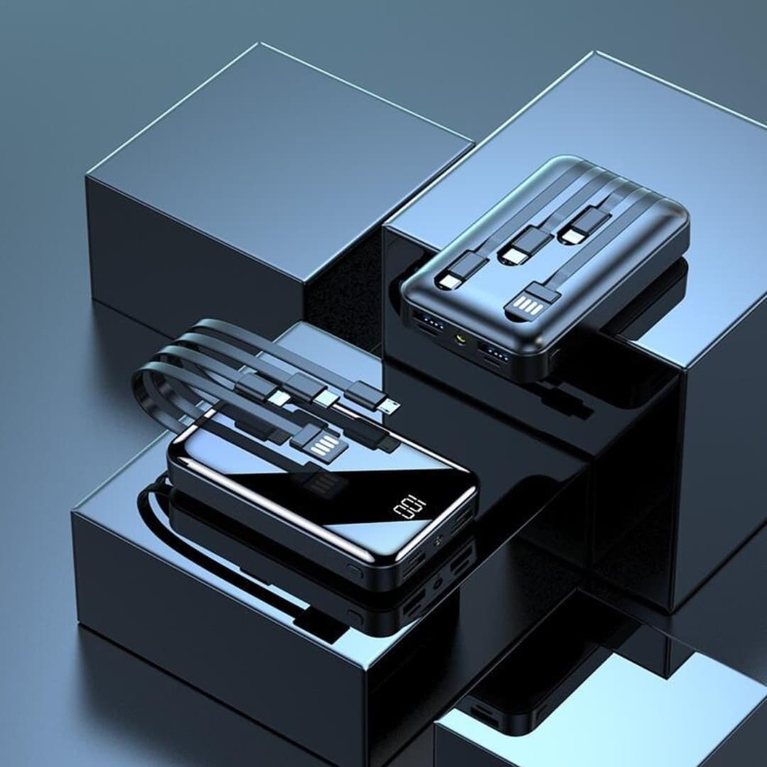 Powerbank 5000mAh colocado junto a laptop y smartphone en oficina