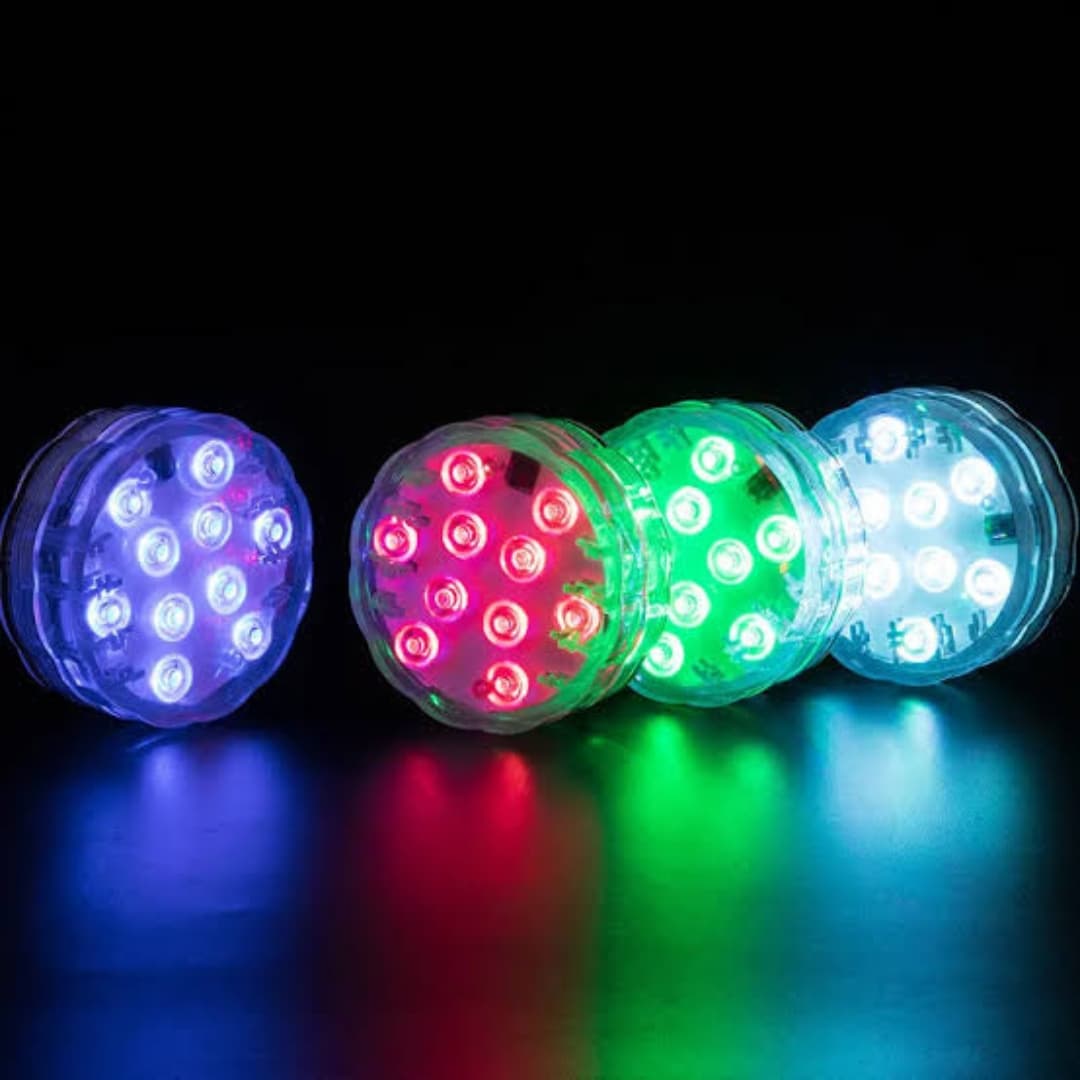 Luz LED sumergible RGB en uso durante evento nocturno al aire libre