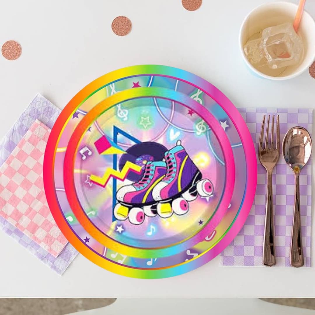 Platos de cartón ecológico 'Let's Roll' con diseño vibrante de patines y arcoíris