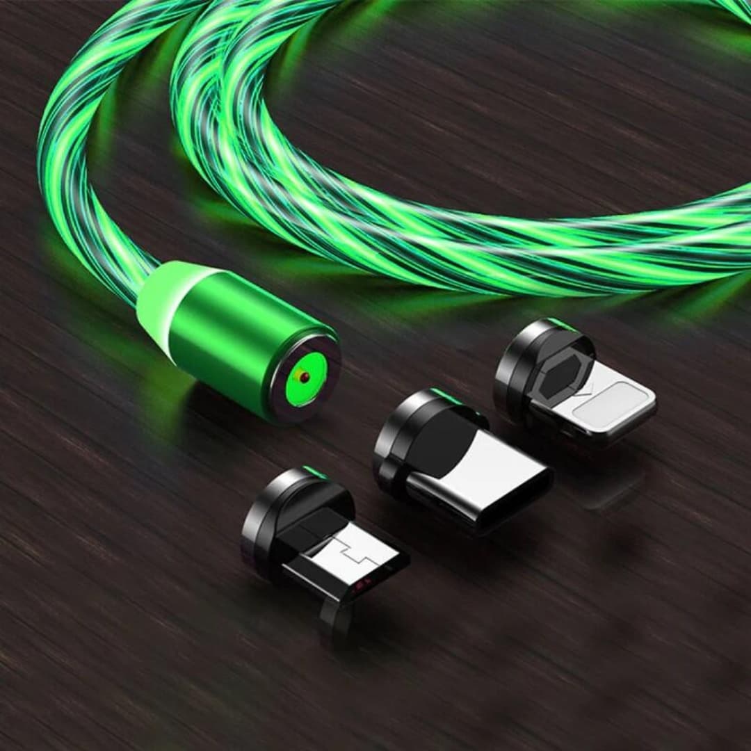 Cable verde 3 en 1 con conectores USB-C, Lightning y micro USB sobre fondo maron .