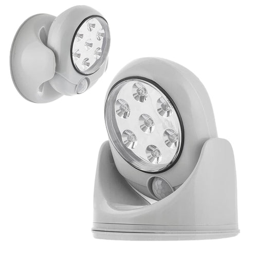 Lámpara LED con sensor de movimiento 360° instalada en pasillo oscuro