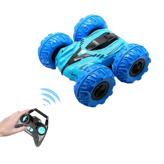 Stunt Car RC que rueda sobre ambas caras con luces LED encendidas en pista