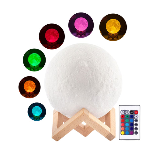 Lámpara LED en forma de luna llena con textura realista, sobre base decorativa de madera.