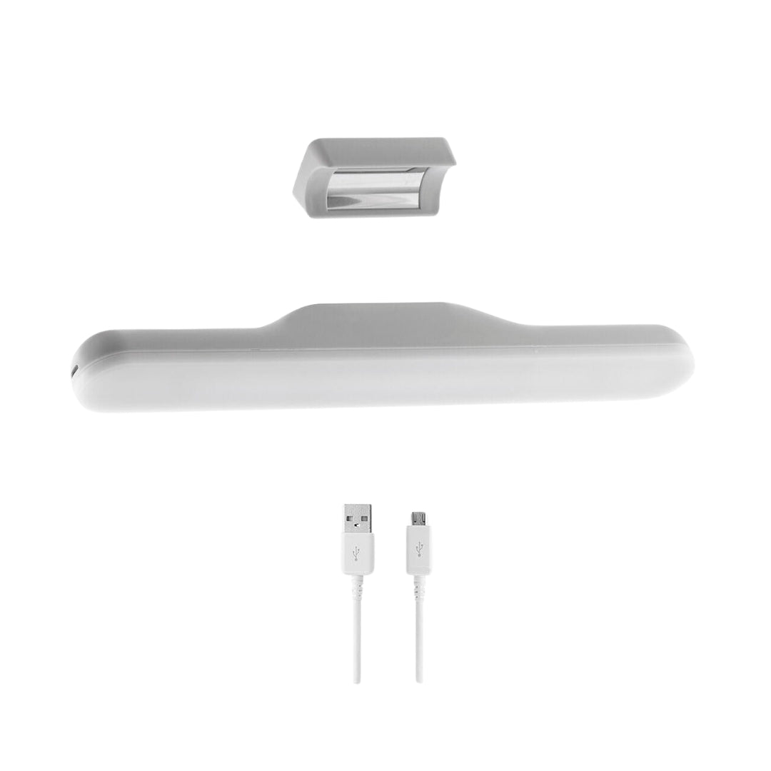Lámpara LED magnética iluminando pasillo oscuro con intensidad media