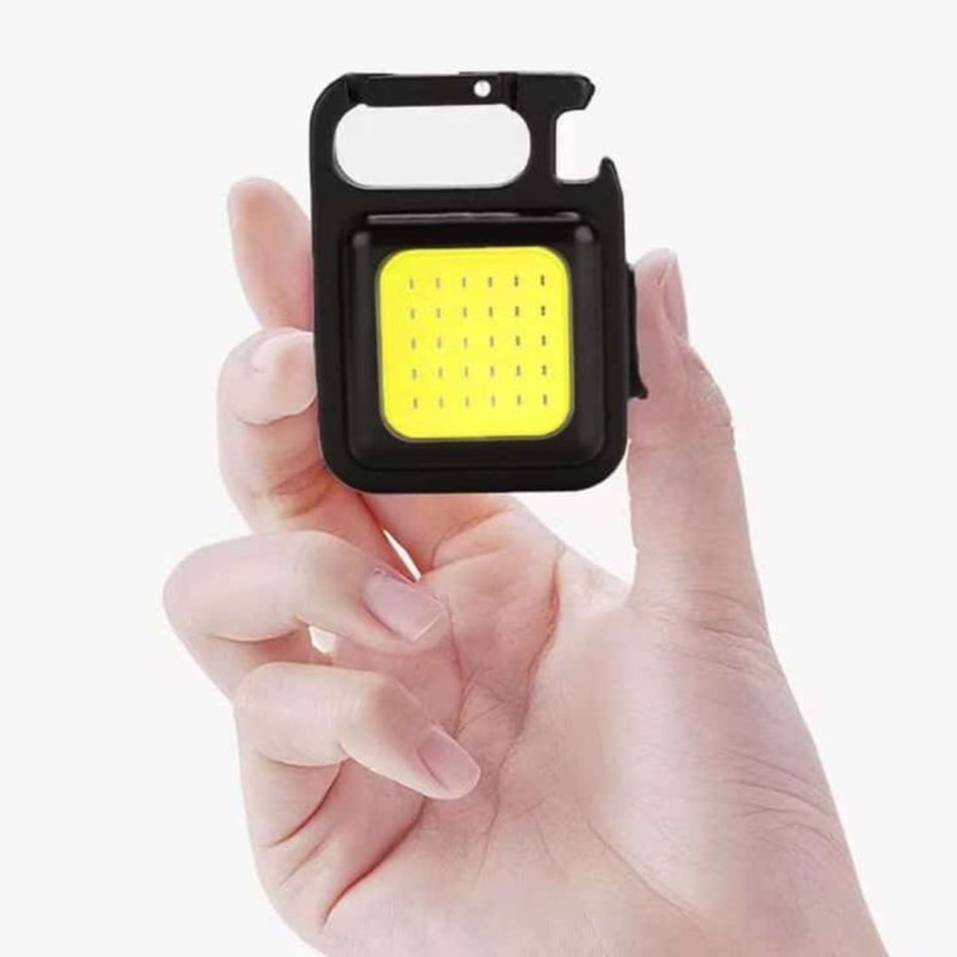 Detalle del LED COB emitiendo haz blanco ultra‑brillante