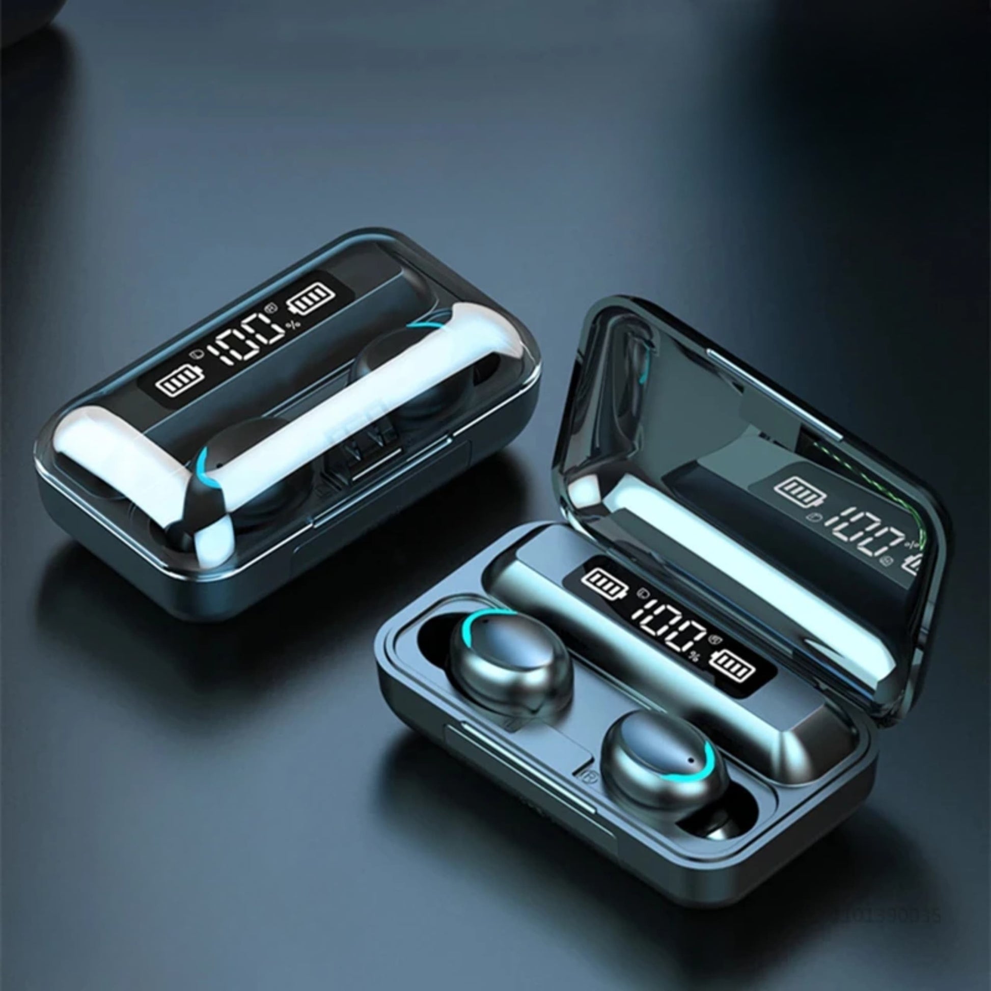 Persona usando los mini auriculares Bluetooth durante una actividad diaria, resaltando su tamaño discreto.