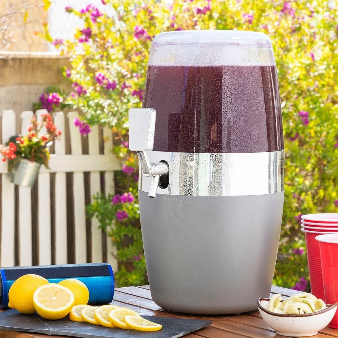 Dispensador de bebidas con depósitos de hielo extraíbles y diseño transparente
