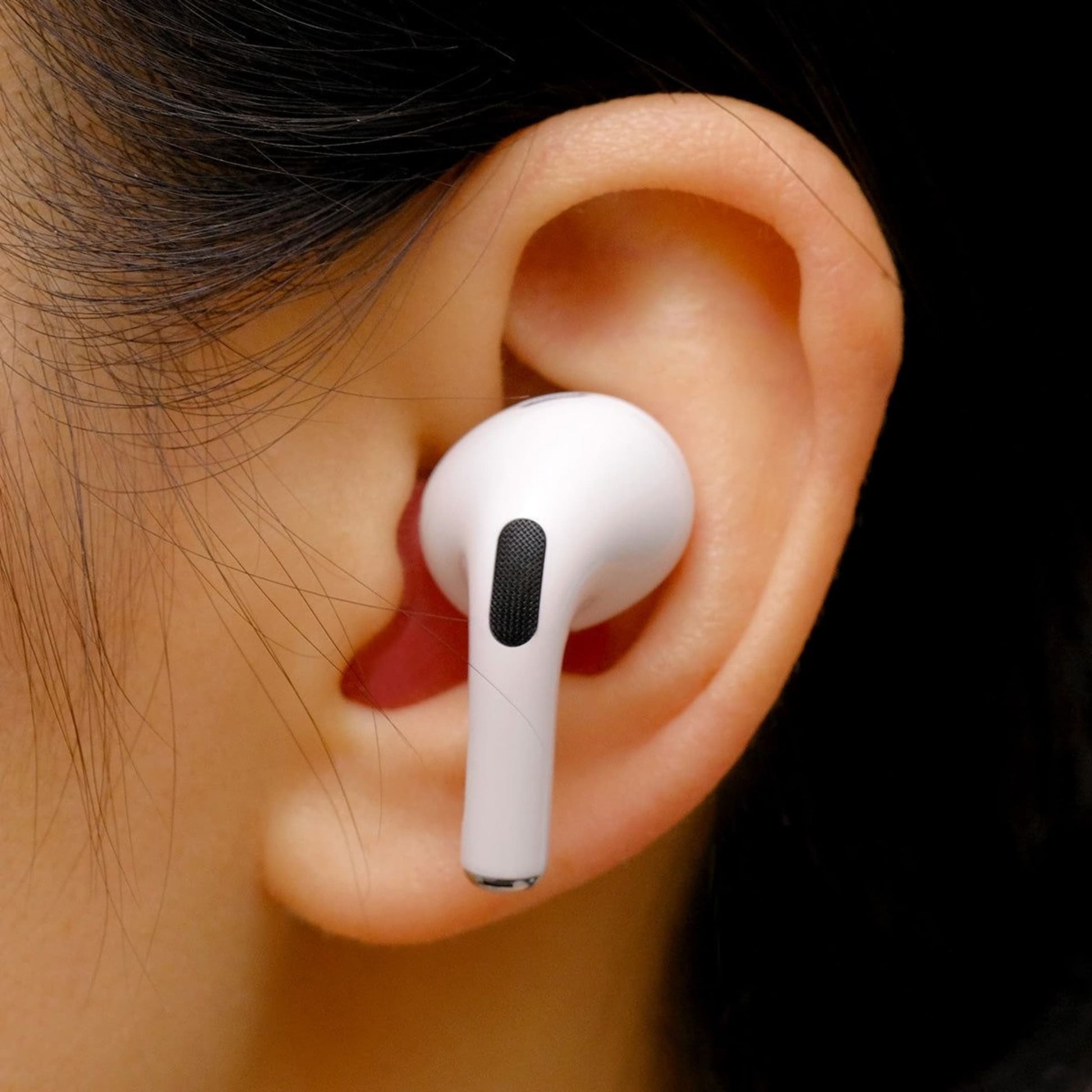 Sony WF‑1000XM4 TWS en estuche abierto, diseño premium y ANC avanzado