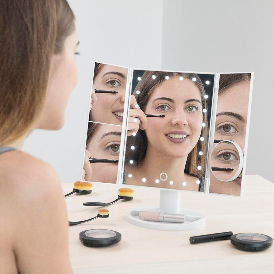 Espejo LEDflect con base desmontable y almacenamiento para accesorios