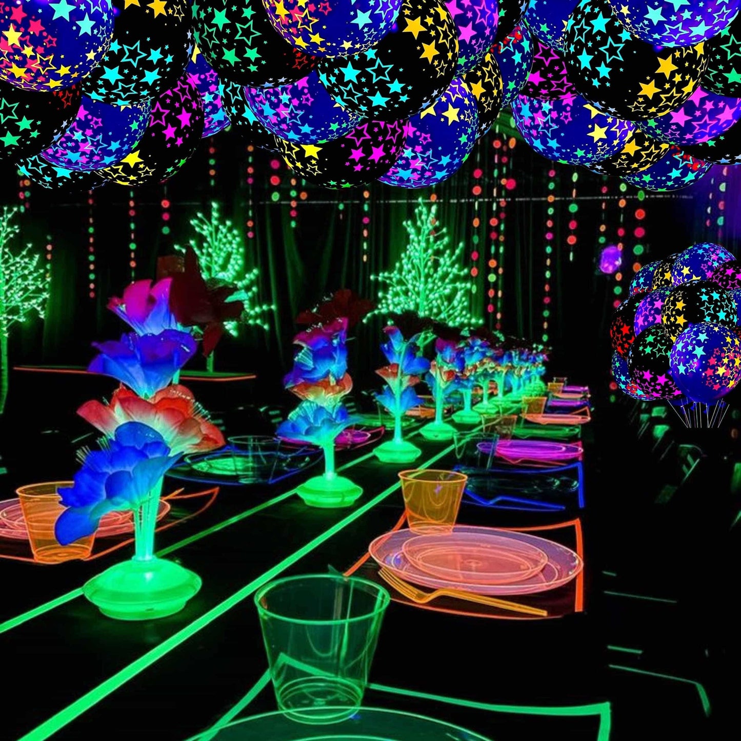 Mesa de fiesta iluminada por globos fluorescentes creando ambiente neón