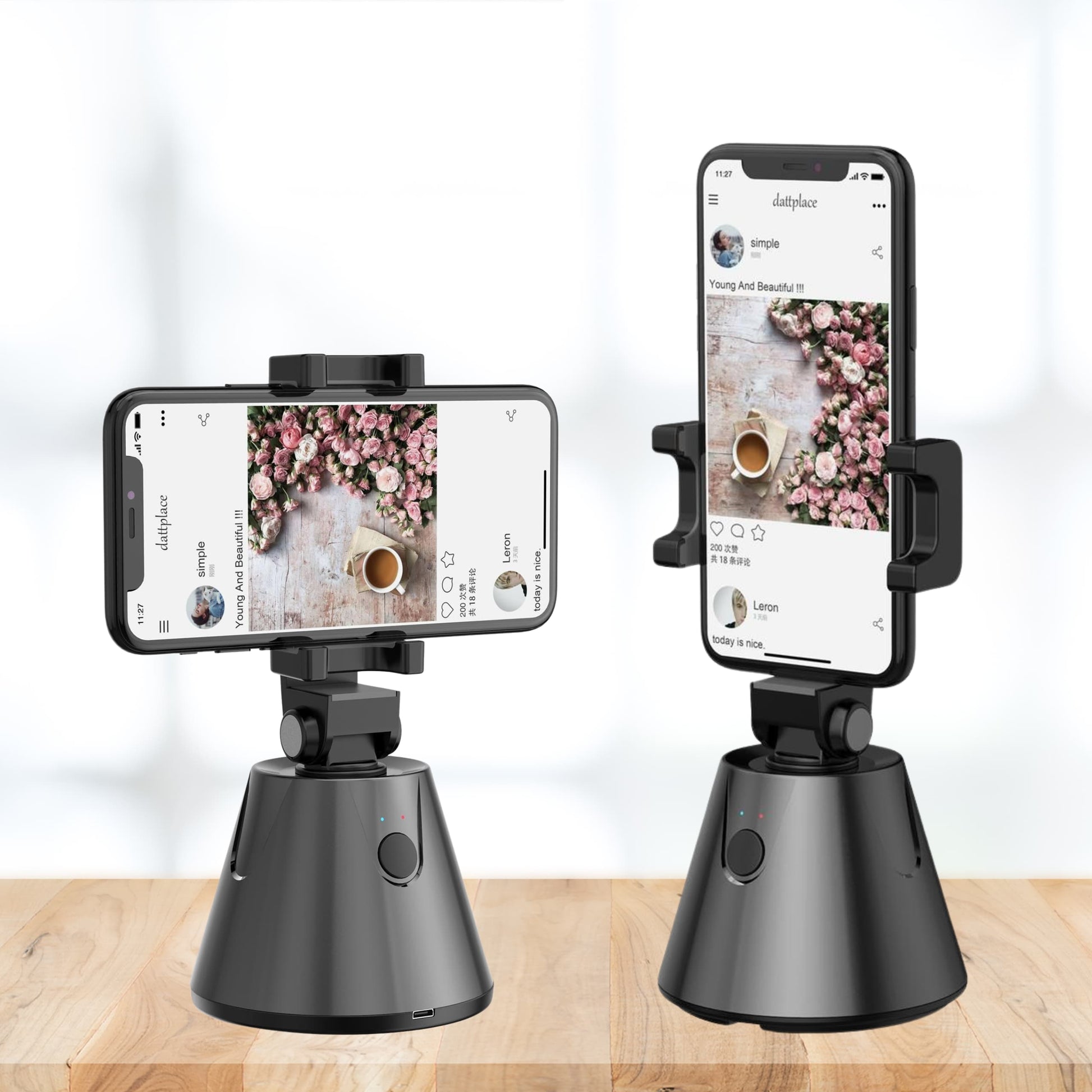 Trípode compacto sobre una mesa, con teléfono móvil instalado en posición vertical.