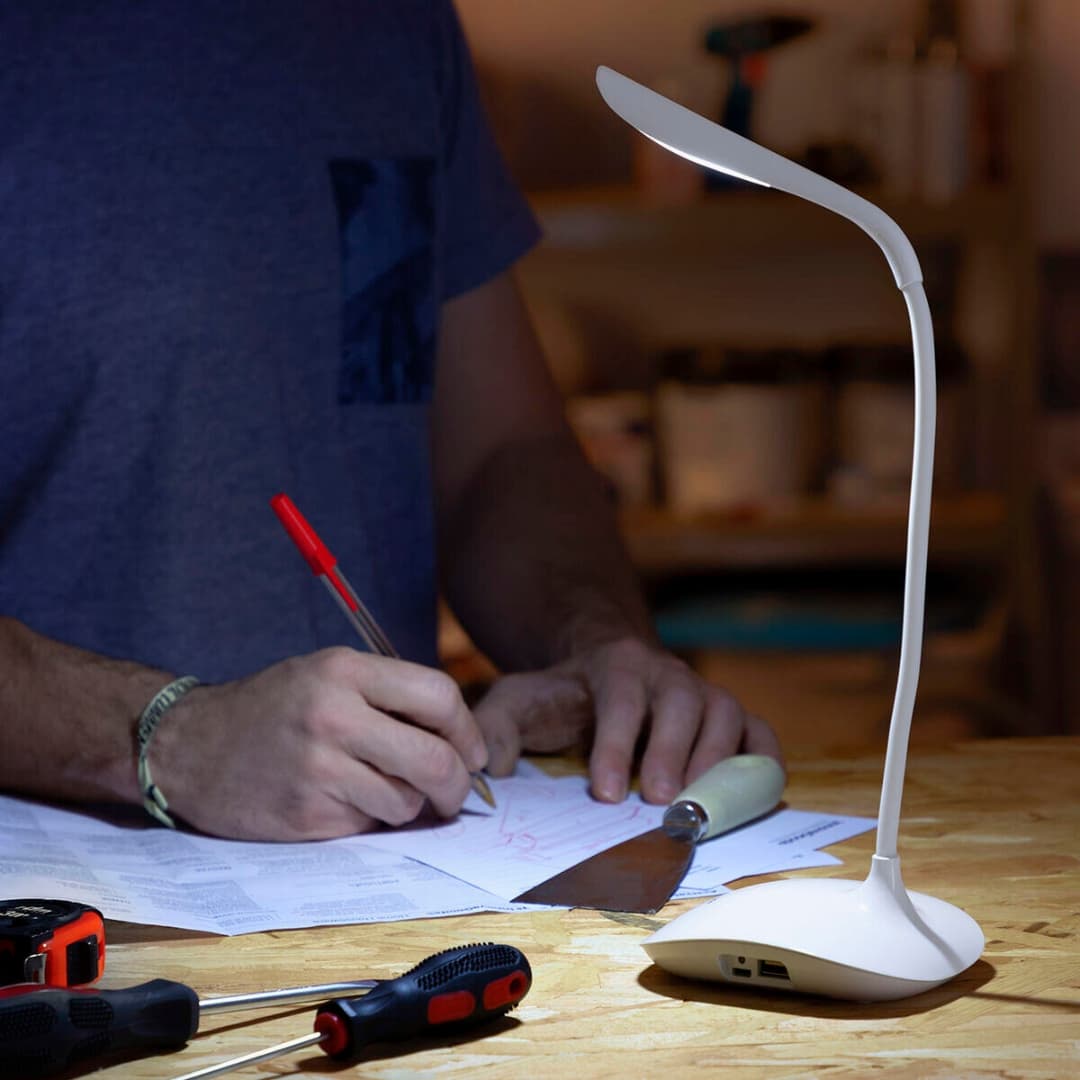 Lámpara LED portátil y ligera, ideal para lectura, estudio o camping