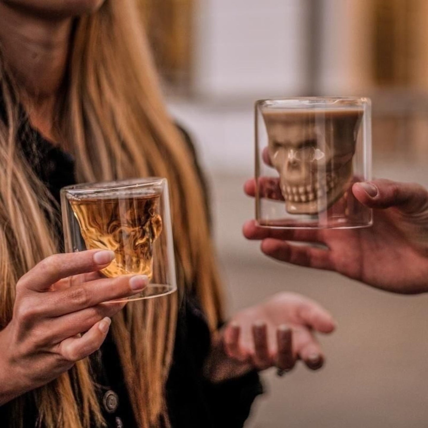 Empaque elegante de los 3 vasos calavera cristal listos para regalar