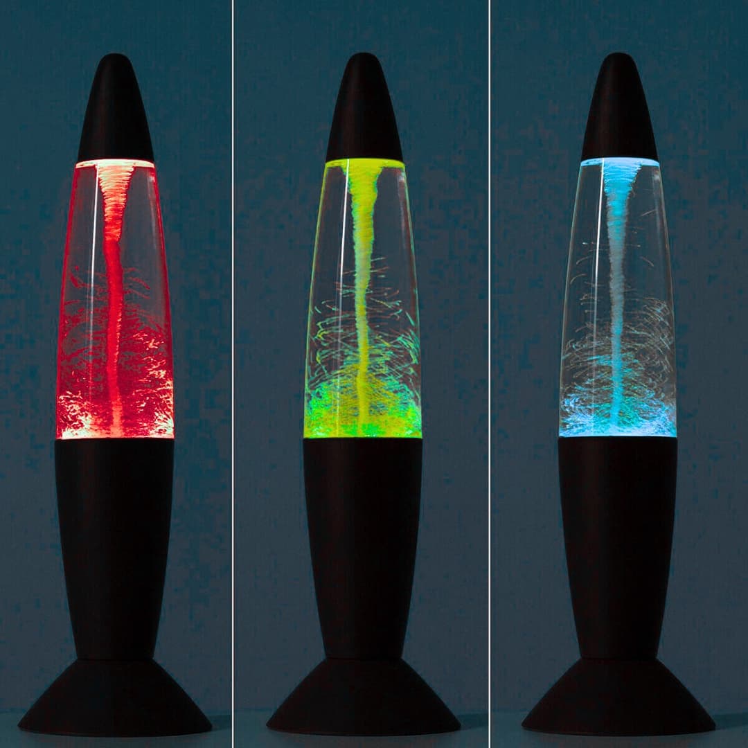 Lámpara de lava LED Twamp decorando salón con ambiente relajante