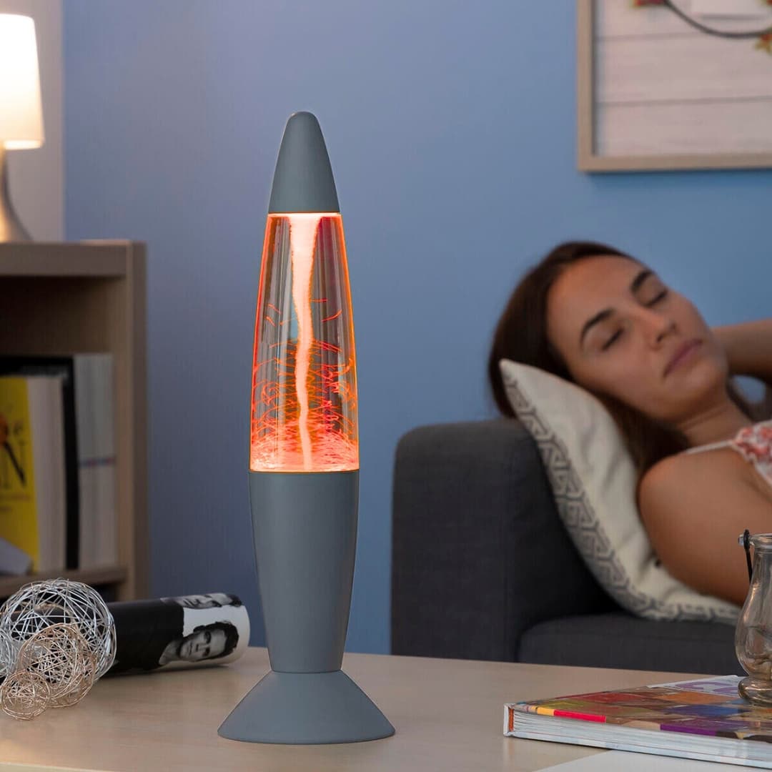 Lámpara Twamp utilizada como luz ambiental en oficina moderna