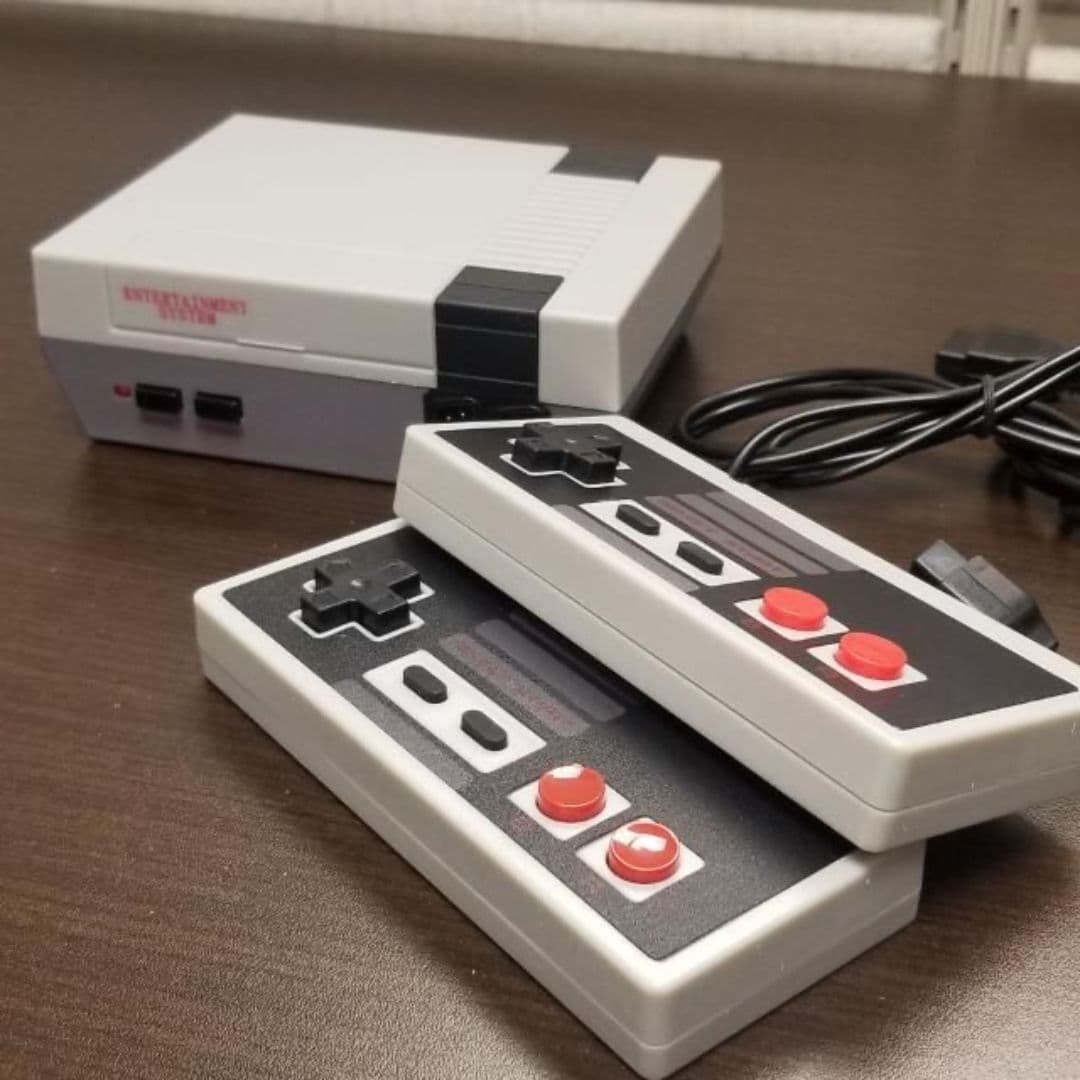 Consola de Videojuegos 8 Bits con 620 Juegos Clásicos + 2 Mandos | Conexión AV | Compatible con TV NTSC/PAL