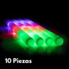 Palos de espuma LED encendidos mostrando luces multicolor brillantes en la oscuridad