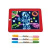 Detalles de la tableta de dibujo MagicPad mostrando superficie transparente, luces LED y rotuladores incluidos