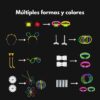 Piezas del set Opti Glow con barras fluorescentes, conectores y accesorios luminosos para fiestas