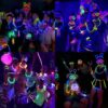Grupo de amigos usando pulseras luminosas Opti Glow multicolor en una fiesta nocturna y disfrutando juntos
