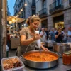 Batidora HB02 usada para triturar salsas en cacerola Mujer utilizando la batidora de brazo HB02 para triturar una salsa de tomate y verduras directamente en una olla grande de cocina.