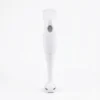 Batidora de inmersión HB02 – Diseño Minimalista Batidora de mano blanca modelo HB02 de 200W con cuerpo ergonómico y cuchillas de acero inoxidable sobre fondo blanco.