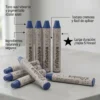 Infografía de barra de maquillaje azul destacando textura cremosa, ingredientes naturales y duración de hasta 5 horas.