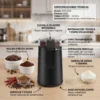 Infografía en español que muestra las piezas del molinillo: cuchillas de acero inoxidable, tapa transparente, base antideslizante y usos para harinas.
