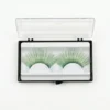 Pestañas Postizas Verdes en Estuche Protector Par de pestañas postizas verde esmeralda reutilizables en su caja de almacenamiento transparente para maquillaje de fantasía.