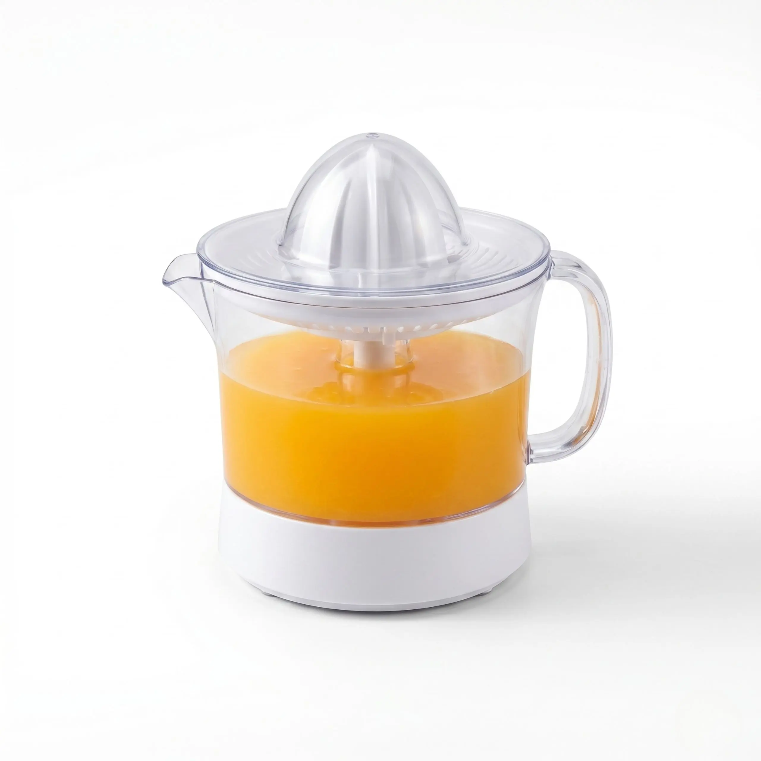 Exprimidor de naranjas eléctrico de color blanco con jarra graduada de 500ml y cono de exprimido universal sobre fondo blanco.
