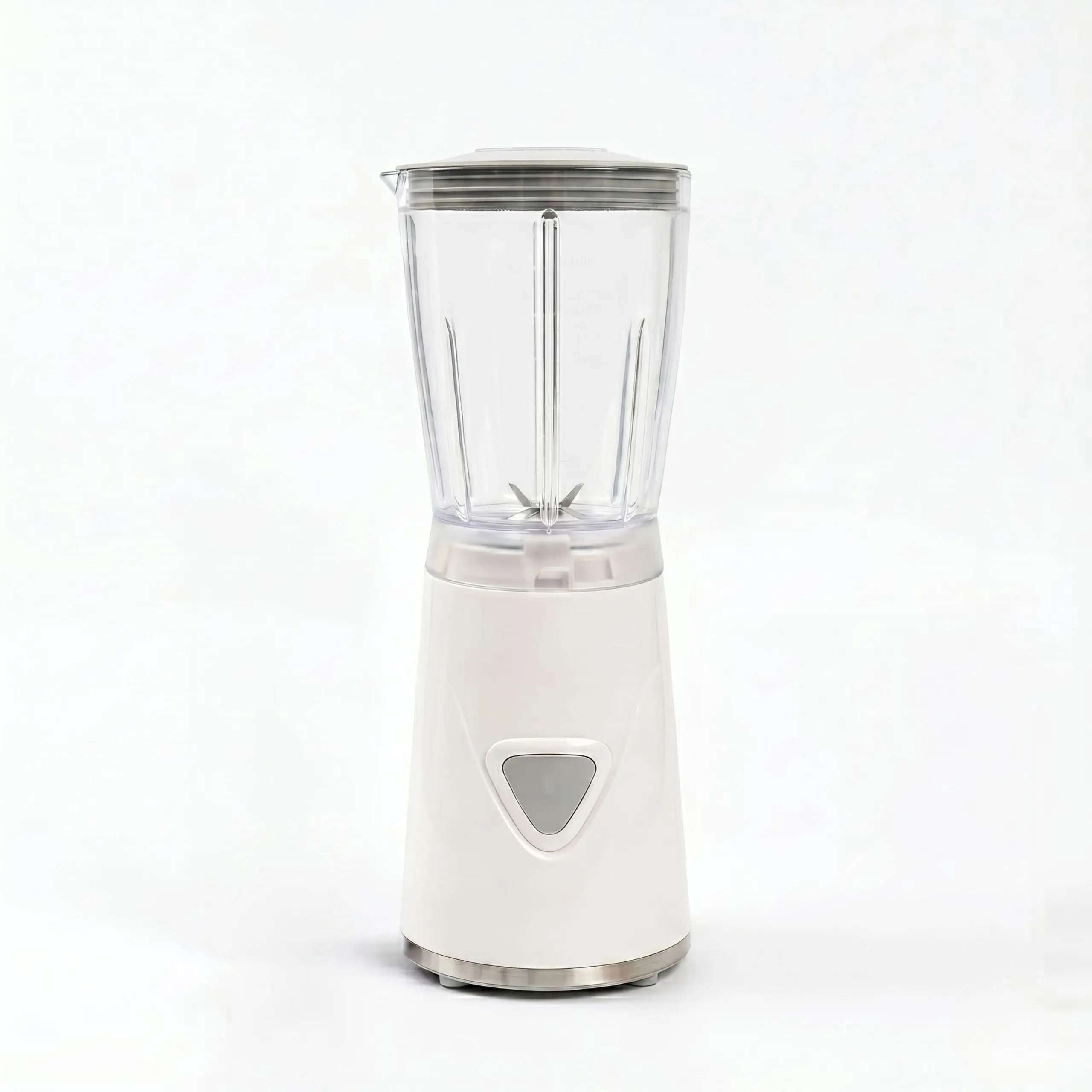 Vita-Blend Pro: Licuadora Individual de 170W Licuadora personal Vita-Blend blanca de 170W con jarra de 0.5 litros y cuchillas de acero inoxidable para smoothies.