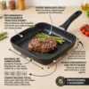 Infografía de sartén grill de 27x27 cm y 4,5 cm de profundidad con mango ergonómico de silicona y base apta para inducción, gas y vitrocerámica.